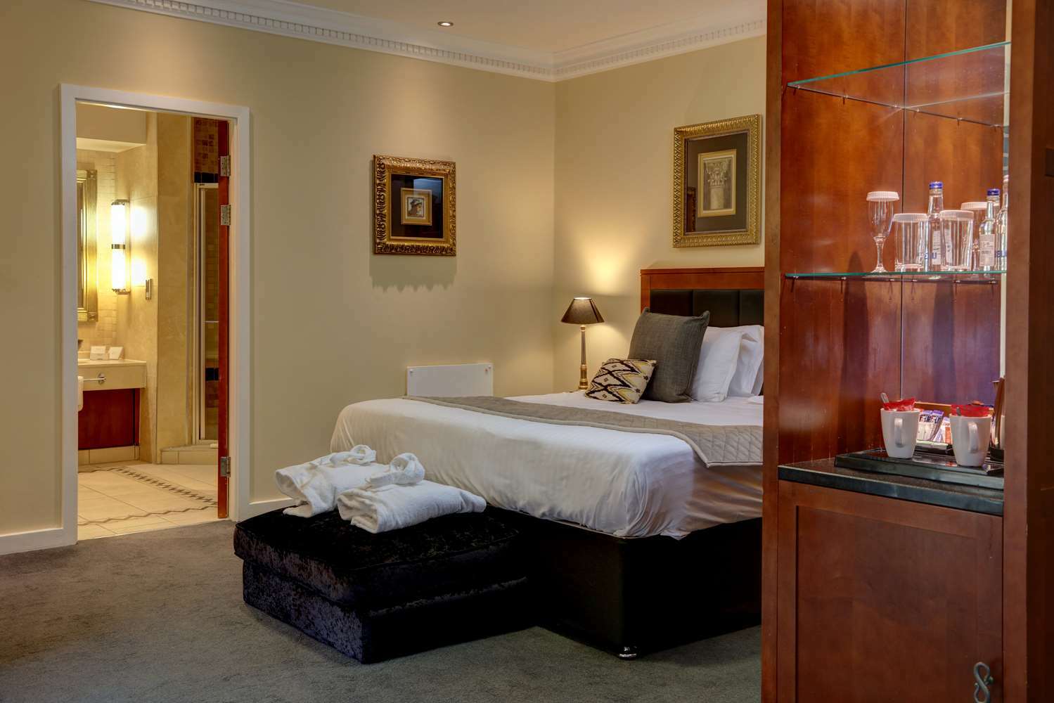 Wild Pheasant Hotel & Spa Llangollen Buitenkant foto