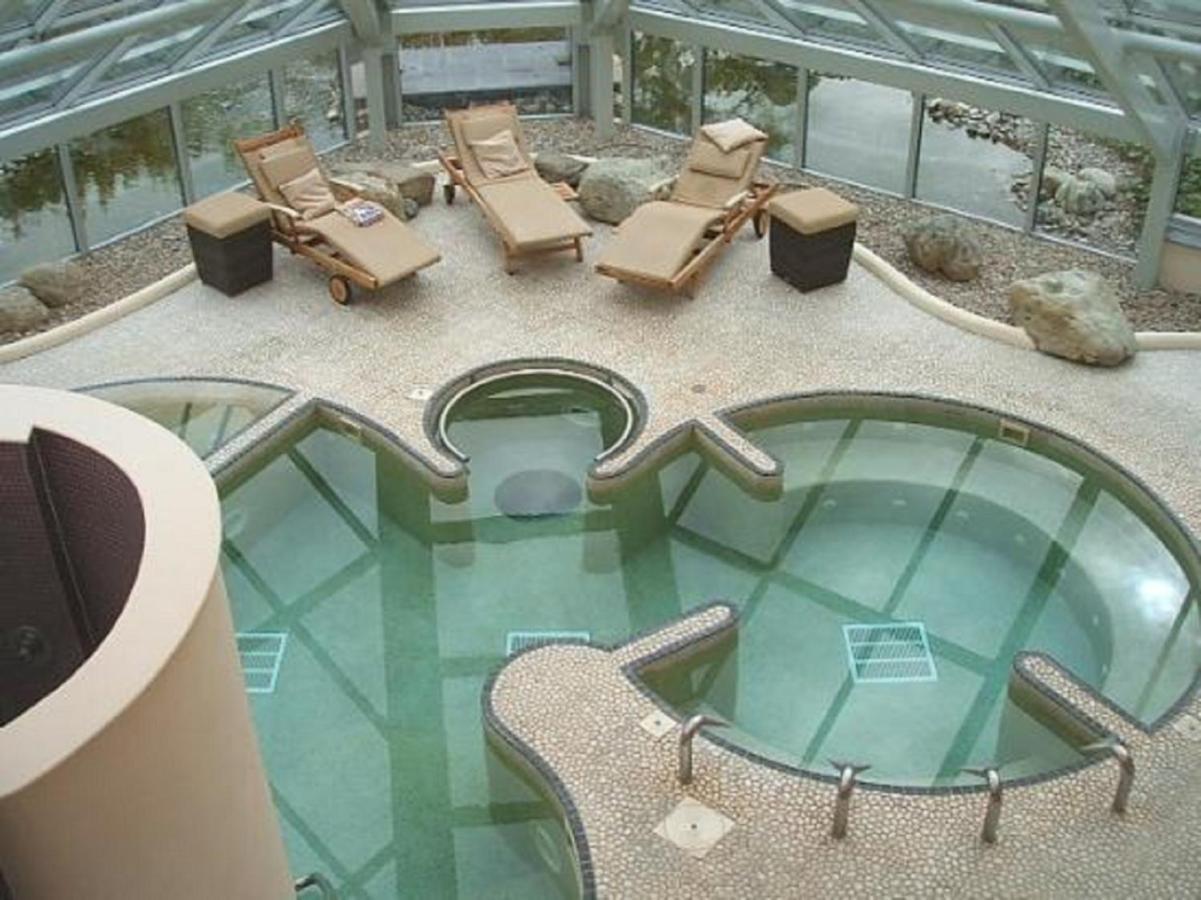 Wild Pheasant Hotel & Spa Llangollen Buitenkant foto